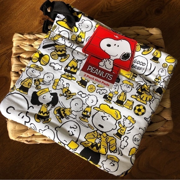 Peanuts: Charlie Brown allover print 2 pack hot pads - Picture 1 of 3